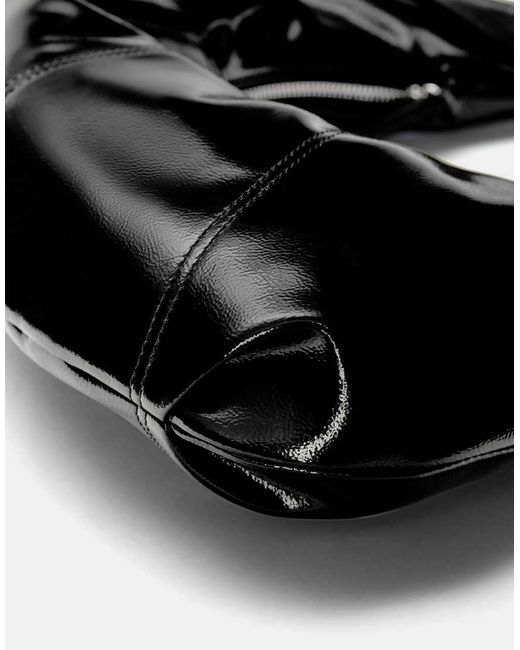 Borsa Da Spalla Nera Effetto Vernice di Pull&Bear in Black