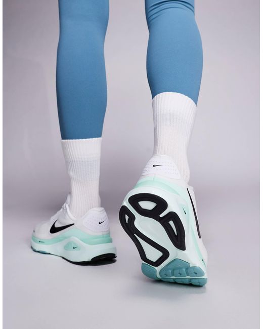 Structure 26 - baskets - et vert Nike en coloris Blue