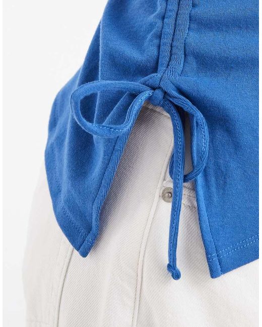 Top De Punto Asimétrico Alila Con Lazo En Levi's de color Blue