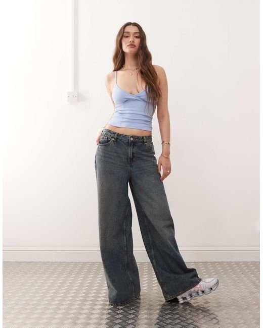 Canottiera Con Spalline Sottili E Scollo A V di Weekday in Blue