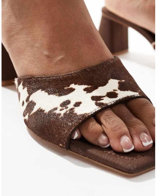 Sandali Con Tacco Con Stampa Pezzata di Stradivarius in Nero Lyst