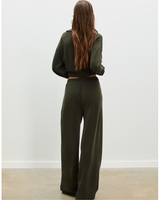 Felpa Morbida Al Tatto Con Zip Laterale di Stradivarius in Green