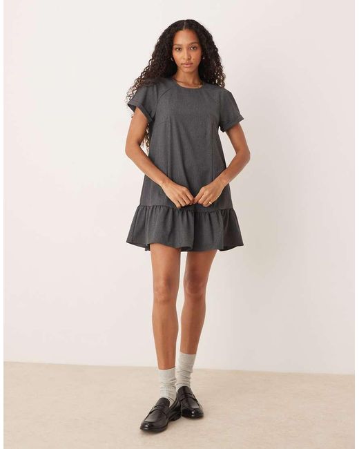 ASOS Aangerimpelde Mini-Jurk Met Ronde Hals En Verlaagde Taille in het Gray