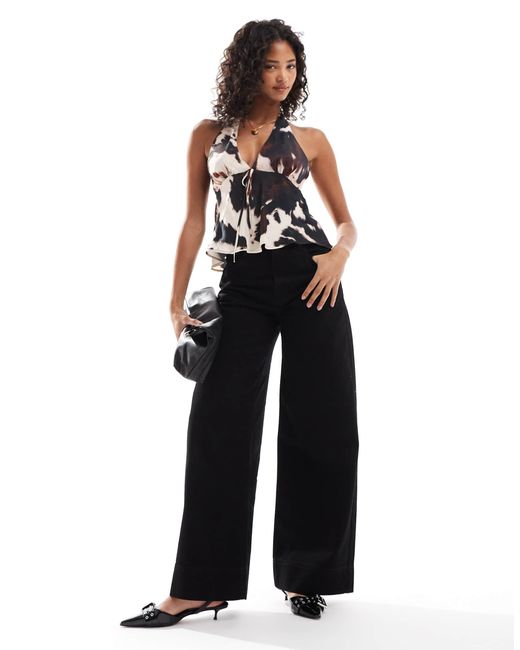 ASOS Black – neckholder-oberteil aus satin mit kuhfellmuster