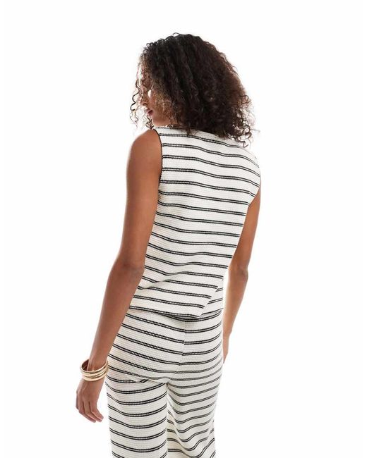 Camiseta Sin Mangas A Rayas Monocromáticas Con Lazada Delantera De Croché De (Parte De Un Conjunto) Pieces de color White