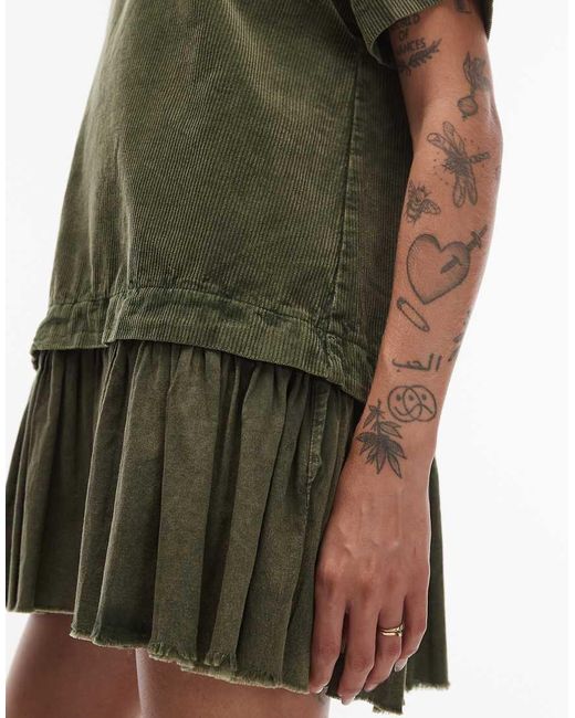 Vestido Corto Verde Estilo Camiseta Con Diseño Híbrido De Pana De ASOS de color Green