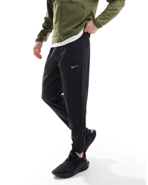 Nike – dri-fit challenger – jogginghose aus webstoff in Black für Herren