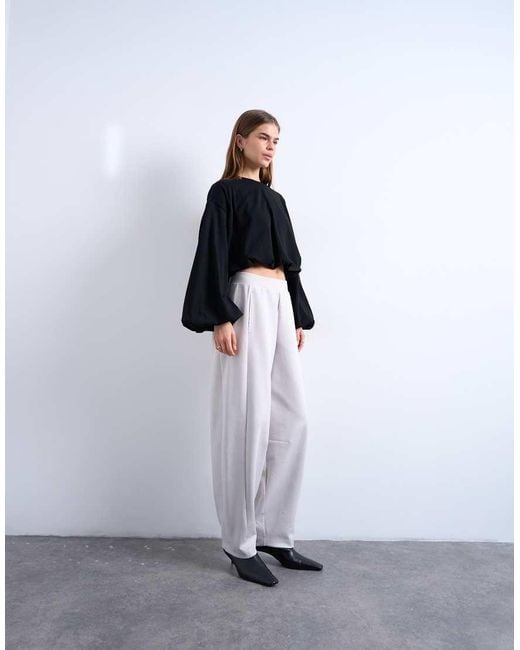 Maglietta A Maniche Lunghe Nera Con Fondo A Palloncino di TOPSHOP in Black