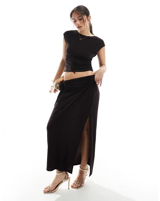 ASOS Maxi Rok Met Split, Gedraaide Voorkant En Drapering in het Black