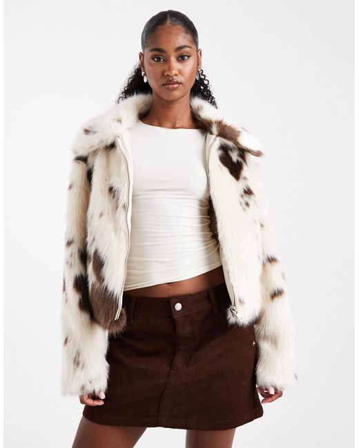 Miss Selfridge Natural – bomberjacke mit kuhprint und kunstpelzkragen
