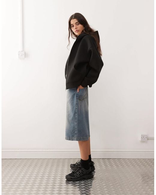 Weekday Black – scarlet – oversize-kapuzenjacke aus neoprenähnlichem material