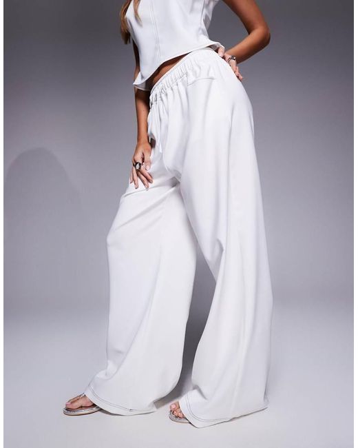 Pantalones Blancos Con Lazada En La Cintura Y Pespuntes En Contraste De (Parte De Un Conjunto) ASOS de color White