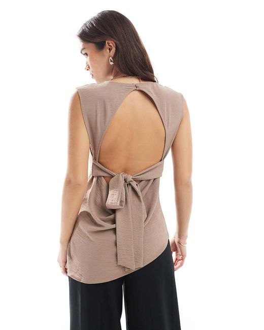 ASOS Top Met Gedrapeerde Halslijn En Open Strikdetail Op De Rug in het Natural