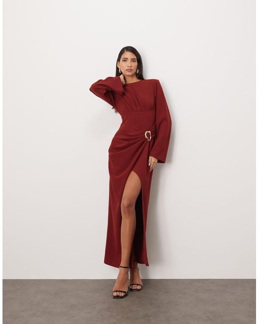 Robe longue drapée à manches longues avec détail en métal doré - merlot ARRANGE en coloris Red