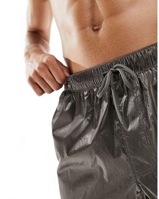 Pantaloncini da bagno color metallizzati taglio super corto di ASOS in Black da Uomo