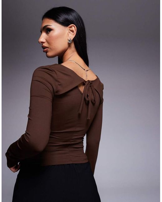 Top Marrón Chocolate Ceñido Con Escote Cuadrado Y Lazada En La Espalda De Poliamida De ASOS de color Brown