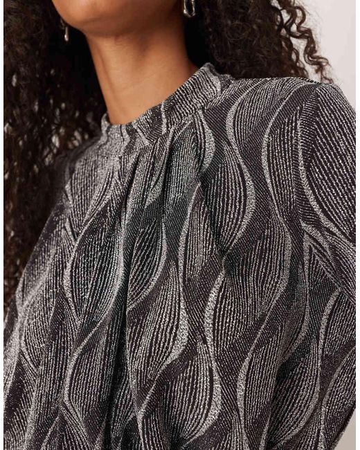 Vestito Lungo Accollato Glitterato A Maniche Lunghe di Y.A.S in Natural