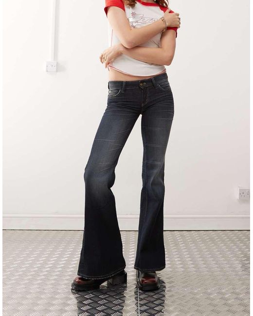 Jeans Elasticizzati A Zampa Lavaggio Scuro A Vita Bassa di Cheap Monday in Rosa Lyst