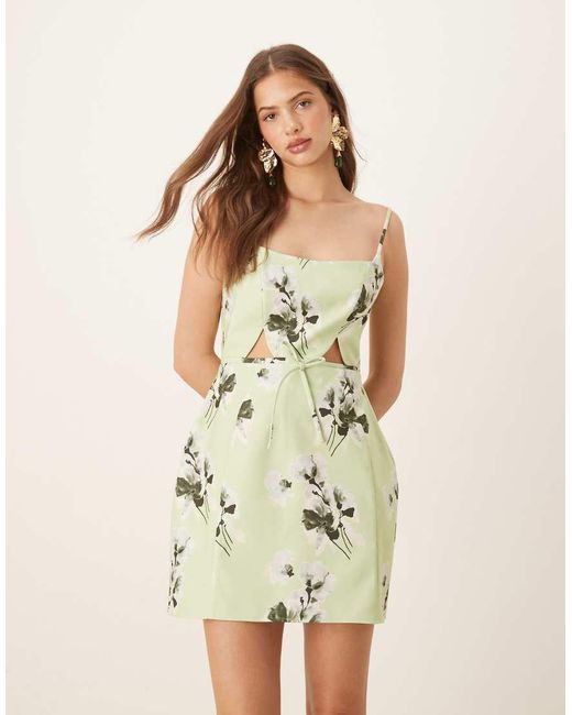 Vestido Corto Verde Salvia Estructurado Con Estampado Floral, Lazo Y Aberturas De ASOS de color Natural