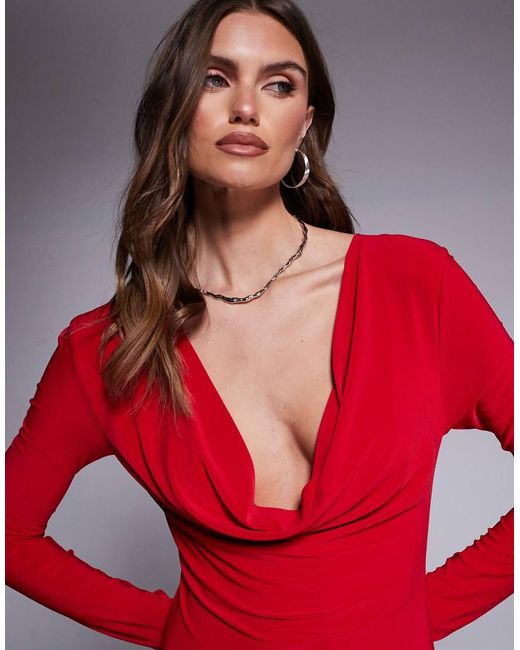 Vestito Lungo A Maniche Lunghe Con Scollo Ad Anello E Finiture A Cuore Con Strass di ASOS in Red
