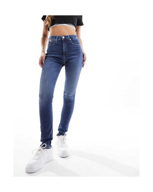 Jeans skinny a vita alta lavaggio medio di Calvin Klein in Blue