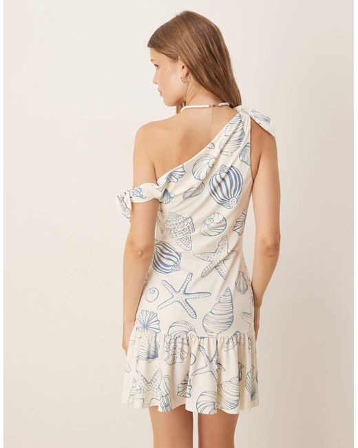 ASOS White – minikleid mit muschelmuster, abfallender schulterpartie, geknoteten trägern und tiefer taille