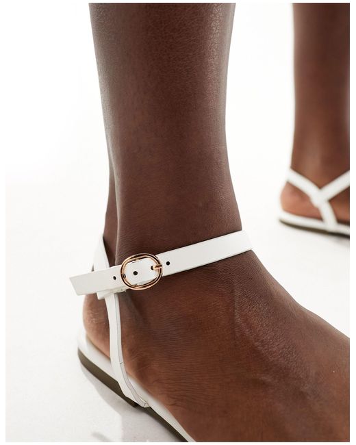 Sandalias blancas planas minimalistas French Connection de color Black