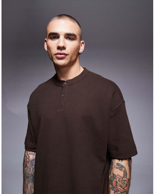 Camiseta Marrón De Corte Cuadrado Extragrande Con Cuello Panadero De Punto Gofrado De ASOS de hombre de color Gray