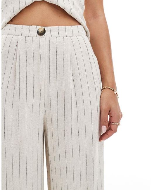 Pantaloni Sartoriali A Fondo Ampio Gessati di Miss Selfridge in White
