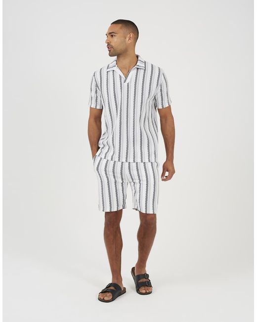Brave Soul White Regular Fit Shorts for men