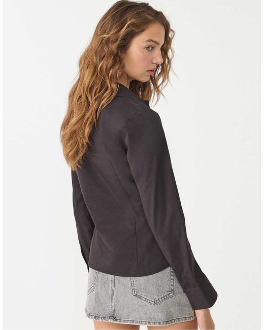 Stradivarius Black – figurbetonte basic-hemdbluse