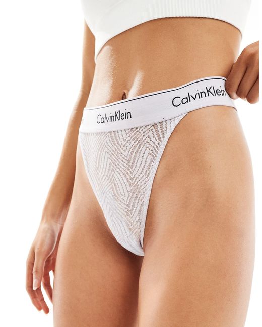 Modern lace - perizoma lavanda con fascette sottili di Calvin Klein in Brown