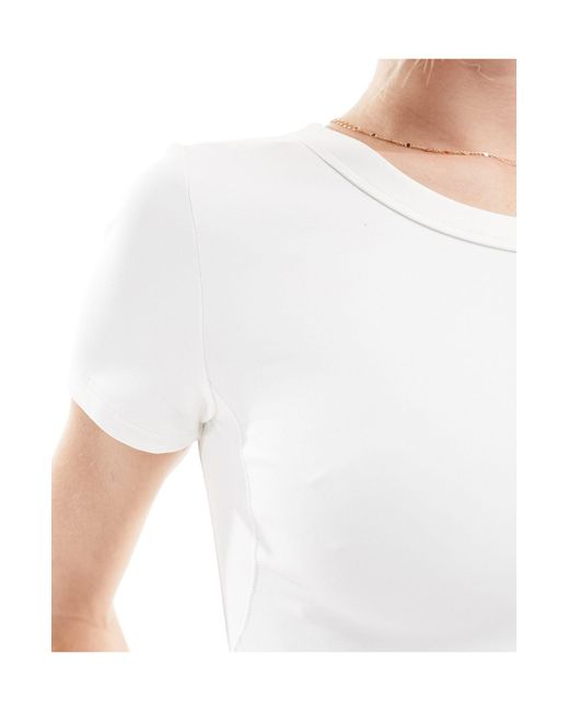 Nike - one dri-fit - t-shirt corta aderente bianca di Nike in Natural