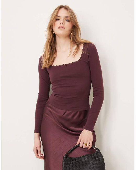 Top A Maniche Lunghe Bordeaux Con Scollo Quadrato E Finiture di New Look in Purple