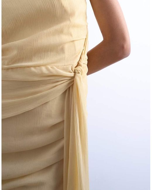 Vestido Corto Amarillo Pastel Asimétrico Con Cuello Subido Y Detalle Colgante De Chifón De TOPSHOP de color White