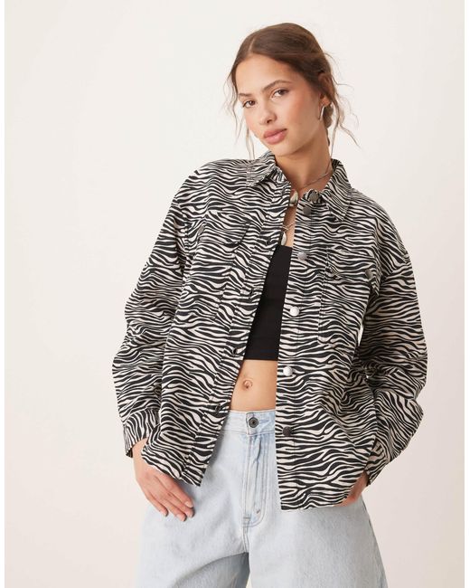 Jdy Gray – hemdjacke aus baumwoll-twill mit zebraprint