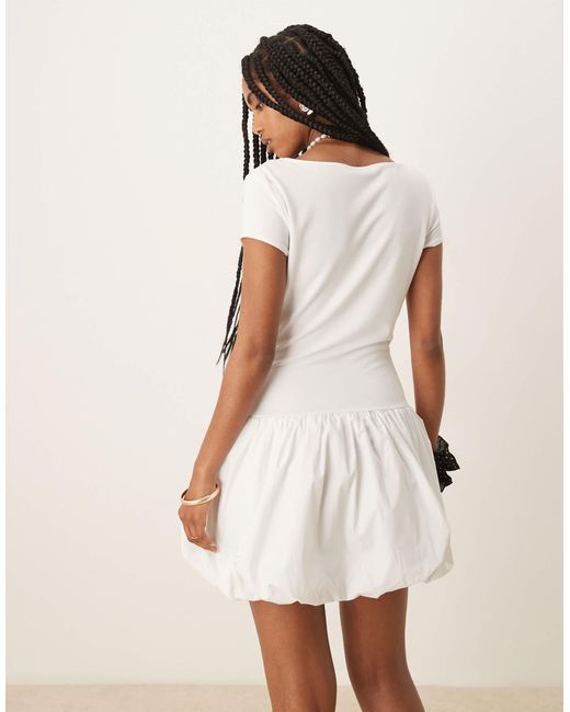 Robe courte à ourlet boule, encolure carrée et manches courtes Mango en coloris White