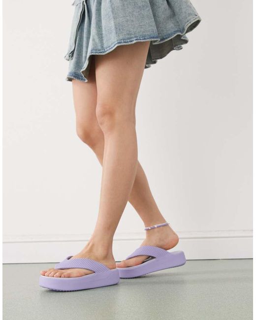 CROCSTM White Getaway Platform Flip Flops