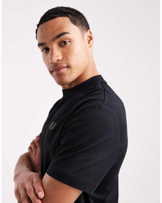 Camiseta Negra Con Estampado Trasero Y Logo Gráfico Light Box De Fred Perry de hombre de color Black