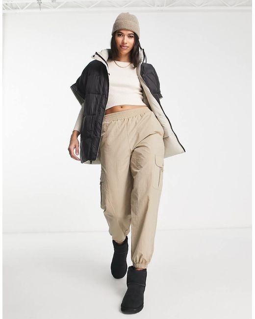 Chaleco De Plumas Negro Reversible Sydnee De Ugg de color Black
