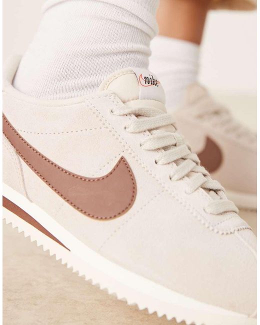 Zapatillas De Deporte Y Marrones De Ante Cortez Suede De -Neutro Nike de color Natural