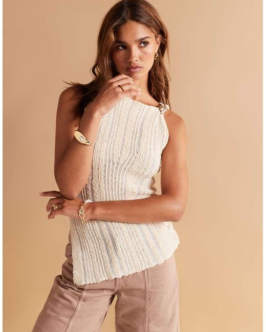 Top De Tirantes De Bouclé Con Diseño Calado Efecto Carrera Y Detalle Dorado De -Neutro ASOS de color Brown