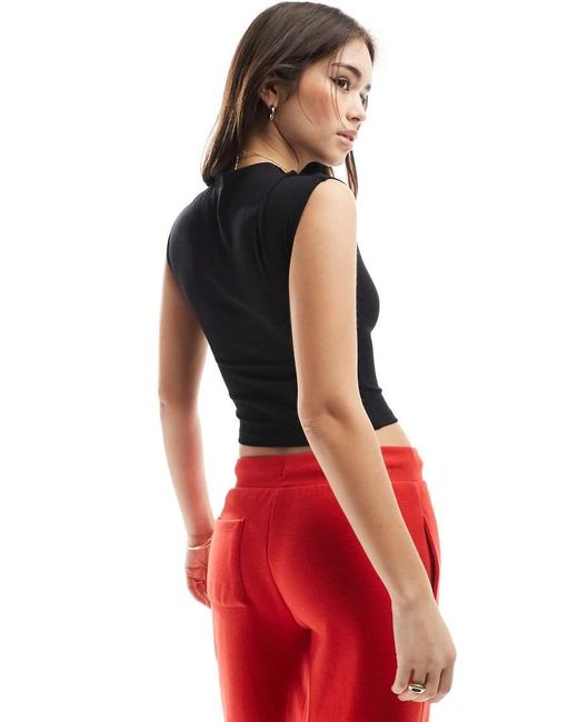 Stradivarius Top Met Mini Mouwen in het Black