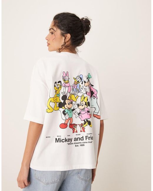 Camiseta Blanca De Corte Cuadrado Extragrande Con Estampados De Mickey Mouse Y Sus Amigos De Disney De ASOS de color Natural
