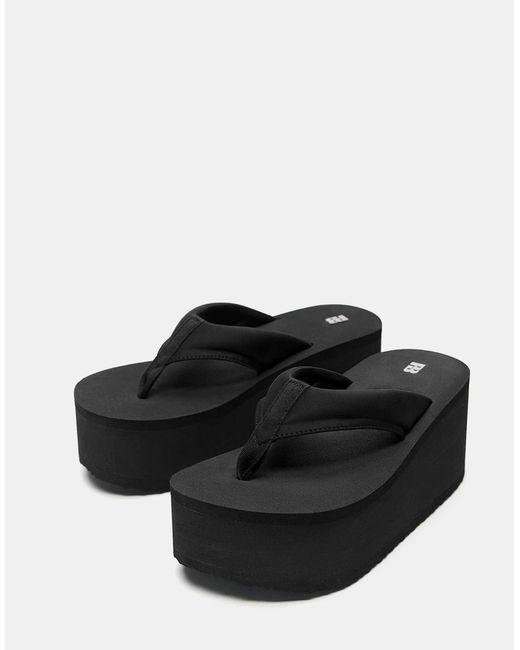 Tongs compensées à plateforme Pull&Bear en coloris Black