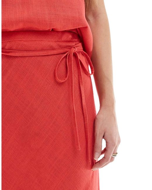 Falda Midi Roja De Corte Al Bies De Mezcla De Lino De ASOS de color Red