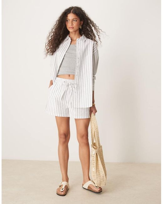 Camicia Oversize Effetto Lino A Righe Nere di ASOS in White