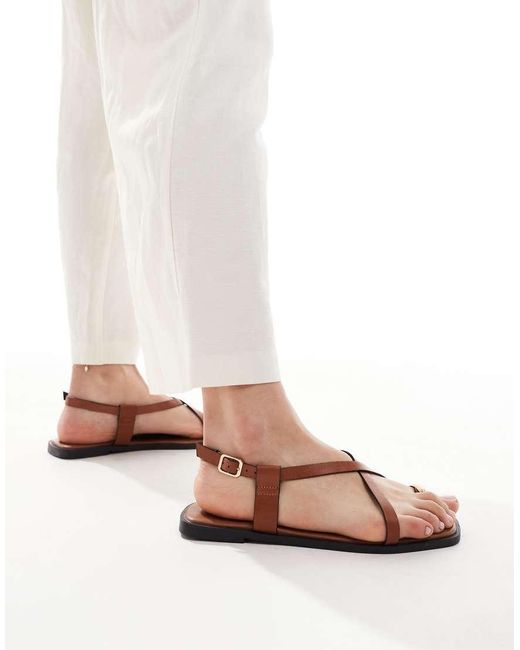 Sandali Infra-Alluce Color Cuoio Con Dettaglio di New Look in White