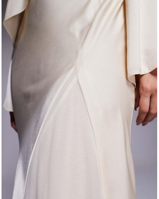 ASOS Satijnen Maxi-Jurk Met Lange Mouwen En Cape-Detail in het Gray
