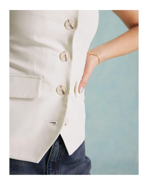 Top de sastre color con escote palabra de honor y botones de -blanco Miss Selfridge de color White